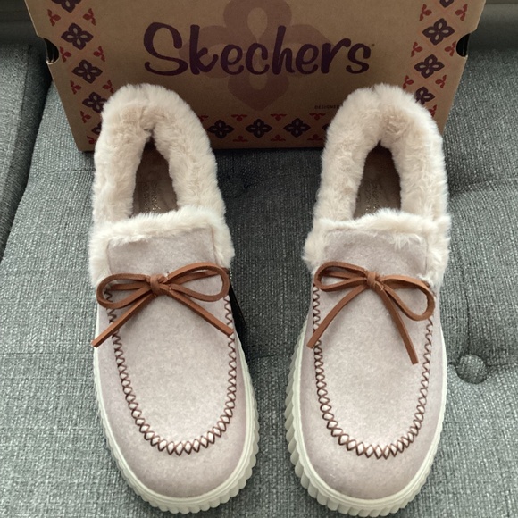 Skechers Women's Cozy Ojai Mocassin Casual Sneakers, size 9 - Picture 1 of 12